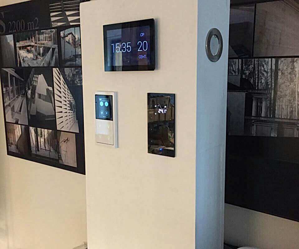 Стойка для архитекторов с демонстрацией системы Умный Дом